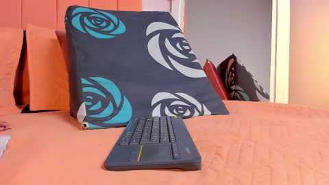 Snapshot of rose_thompson19 chatting on 04.22.26 Rosse online show from 04.22.26