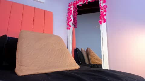 Snapshot of rose_thompson19 chatting on 06.16.26 Rosse online show from 06.16.26