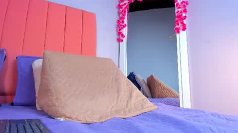 Snapshot of rose_thompson19 chatting on 06.17.26 Rosse online show from 06.17.26