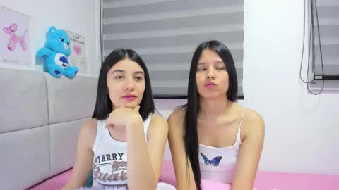 Snapshot of roseandmiah chatting on 10.17.25 Rose y Miah online show from 10.17.25