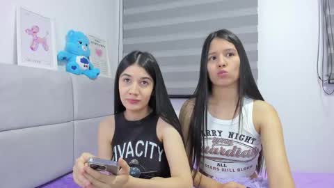 Snapshot of roseandmiah chatting on 11.06.25 Rose y Miah online show from 11.06.25