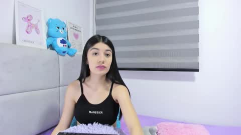 Snapshot of roseandmiah chatting on 02.15.26 Rose y Miah online show from 02.15.26