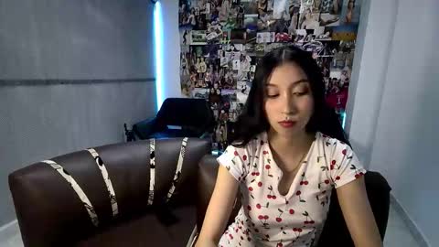 Snapshot of roseandviktor23 chatting on 10.21.25 Rose Sins and Don Viktor online show from 10.21.25