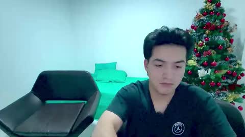 Snapshot of roseandviktor23 chatting on 12.16.25 Rose Sins and Don Viktor online show from 12.16.25