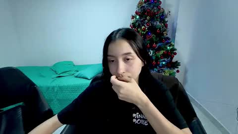 Snapshot of roseandviktor23 chatting on 12.21.25 Rose Sins and Don Viktor online show from 12.21.25