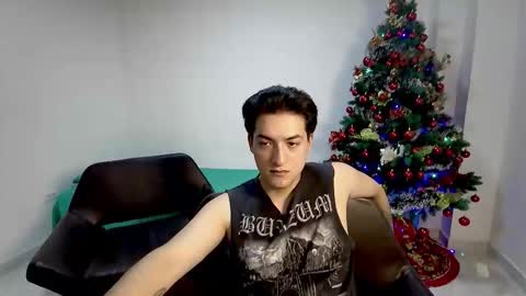 Snapshot of roseandviktor23 chatting on 12.21.25 Rose Sins and Don Viktor online show from 12.21.25