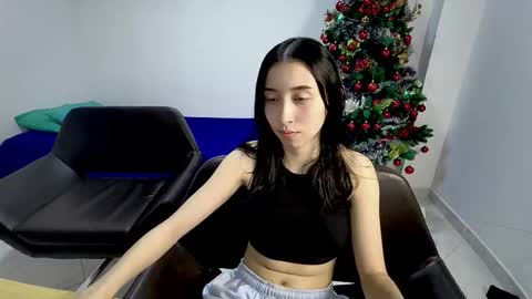 Snapshot of roseandviktor23 chatting on 12.22.25 Rose Sins and Don Viktor online show from 12.22.25