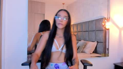 roseaurora online show from 04.14.26