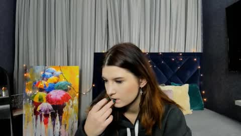 Snapshot of roseblanche2k chatting on 01.06.25 Florin online show from 01.06.25