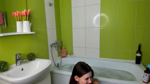 Snapshot of roseblanche2k chatting on 01.25.25 Florin online show from 01.25.25