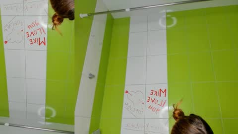 Snapshot of roseblanche2k chatting on 02.28.25 Florin online show from 02.28.25