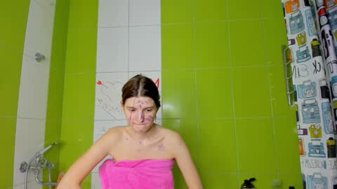 Snapshot of roseblanche2k chatting on 03.09.25 Florin online show from 03.09.25