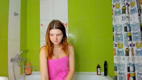 Snapshot of roseblanche2k chatting on 03.10.25 Florin online show from 03.10.25