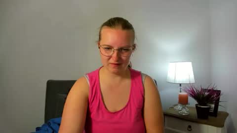 Snapshot of rosehypnotic chatting on 04.30.26 Rose online show from 04.30.26