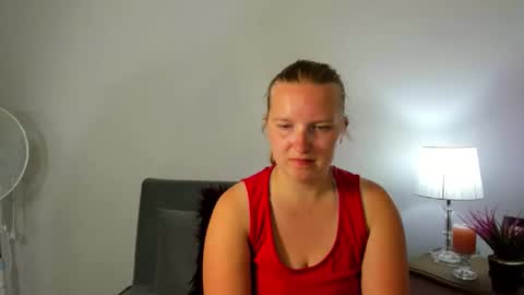 Snapshot of rosehypnotic chatting on 05.20.26 Rose online show from 05.20.26