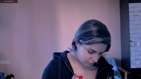 Snapshot of roselina_ chatting on 10.11.25 Rose online show from 10.11.25