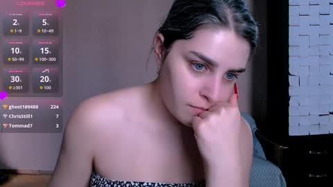 Snapshot of roselina_ chatting on 10.15.25 Rose online show from 10.15.25