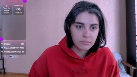 Snapshot of roselina_ chatting on 10.27.25 Rose online show from 10.27.25