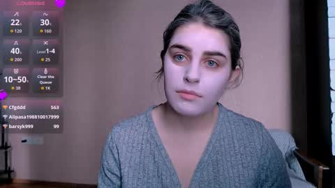 Snapshot of roselina_ chatting on 10.28.25 Rose online show from 10.28.25