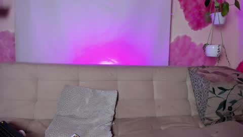 Snapshot of roselinedior chatting on 02.17.25 Lyla OF roselinedior online show from 02.17.25