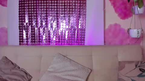 Snapshot of roselinedior chatting on 02.18.25 Lyla OF roselinedior online show from 02.18.25