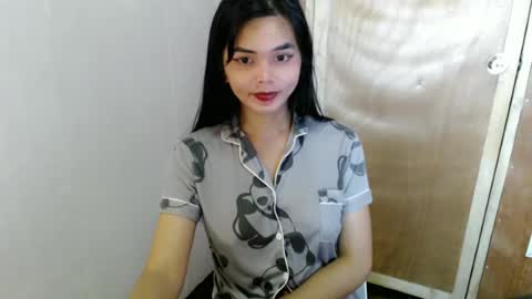 Snapshot of rosella_xx chatting on 06.16.26 TONETH online show from 06.16.26