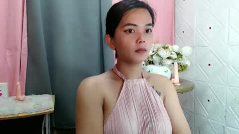 Snapshot of rosella_xx chatting on 06.24.26 TONETH online show from 06.24.26