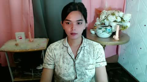 Snapshot of rosella_xx chatting on 06.25.26 TONETH online show from 06.25.26