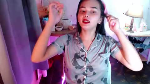 Snapshot of rosella_xx chatting on 07.20.26 TONETH online show from 07.20.26