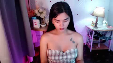 Snapshot of rosella_xx chatting on 07.27.26 TONETH online show from 07.27.26