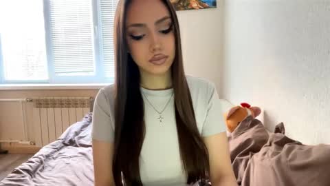 Snapshot of rosenavillifana chatting on 11.02.25 Mimi online show from 11.02.25