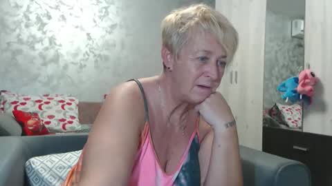 Snapshot of roses_and_lillies chatting on 09.25.25 Lovepinklilly online show from 09.25.25