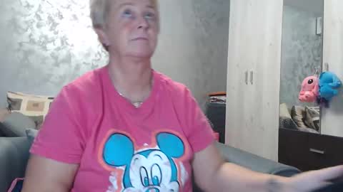 Snapshot of roses_and_lillies chatting on 10.11.25 Lovepinklilly online show from 10.11.25