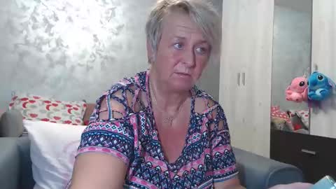 Snapshot of roses_and_lillies chatting on 11.02.25 Lovepinklilly online show from 11.02.25