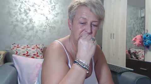 Snapshot of roses_and_lillies chatting on 11.05.25 Lovepinklilly online show from 11.05.25