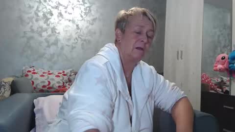 Snapshot of roses_and_lillies chatting on 11.06.25 Lovepinklilly online show from 11.06.25