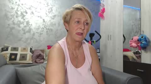 Snapshot of roses_and_lillies chatting on 05.15.26 Lovepinklilly online show from 05.15.26