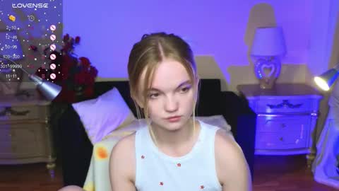 Snapshot of roses_kate chatting on 10.11.25 Sweety Kate online show from 10.11.25