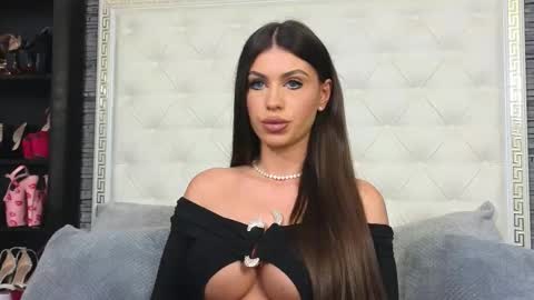 Snapshot of rosevanessa chatting on 11.06.25 Gabriela online show from 11.06.25