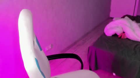 Roshelle online show from 01.17.25
