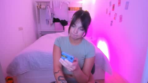 Roshelle online show from 02.11.25