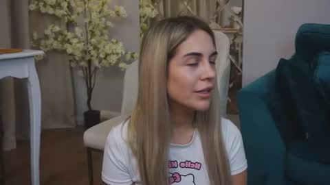Snapshot of roshen_amira chatting on 06.28.26 Amii online show from 06.28.26