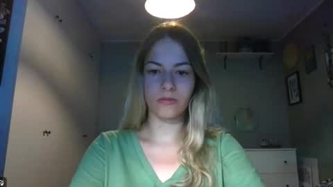 Snapshot of rosie_june chatting on 09.12.25 Rosie online show from 09.12.25