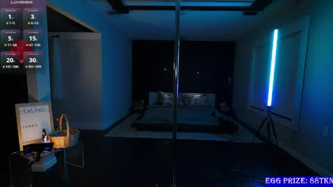 Rosie Bones online show from 04.11.26