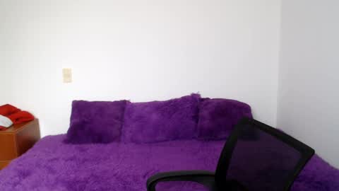 Snapshot of rosse77_ chatting on 10.04.25 rosse online show from 10.04.25