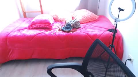 Snapshot of rosse77_ chatting on 10.21.25 rosse online show from 10.21.25