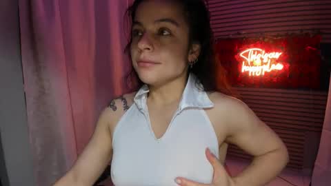 Snapshot of rosse_25 chatting on 10.12.25 Would you like to help me with supplementation and sports suits so I can compete in powerlifting online show from 10.12.25