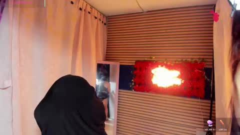 Snapshot of rosse_25 chatting on 11.08.25 Would you like to help me with supplementation and sports suits so I can compete in powerlifting online show from 11.08.25