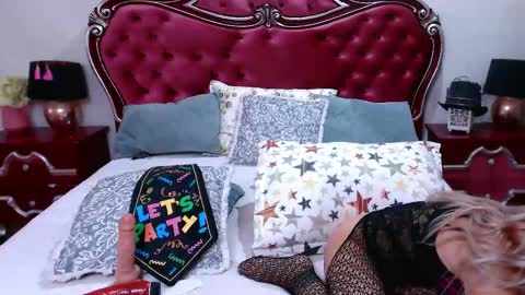 Snapshot of rossecougar_x chatting on 11.15.25 Rosse Cougar online show from 11.15.25