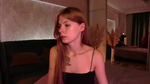 Snapshot of rosy_black_ chatting on 06.25.26 rosy_black_ online show from 06.25.26